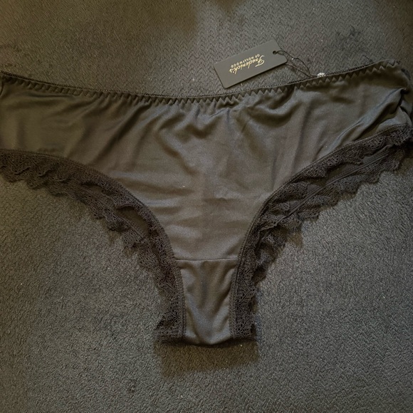 Frederick’s of Hollywood lace heart cheeky panty - Picture 3 of 7